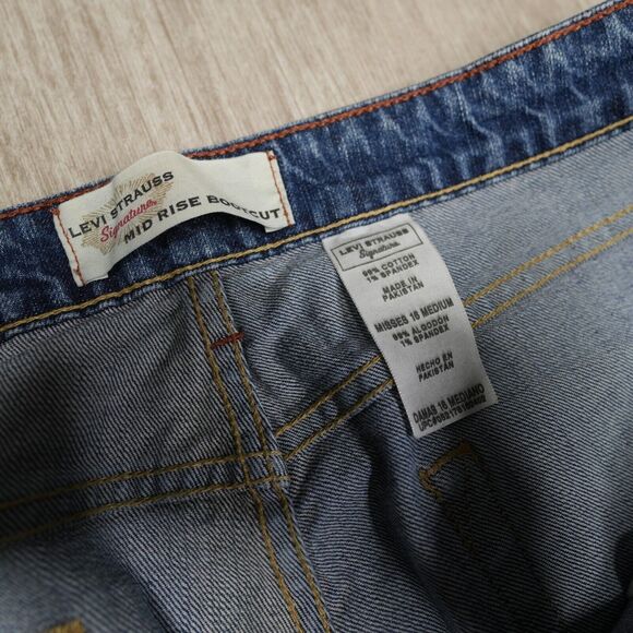 Y2K Levis Signature Mid Rise Bootcut Misses Size 16 M Stretch Denim Blue 36x31 - Picture 3 of 10